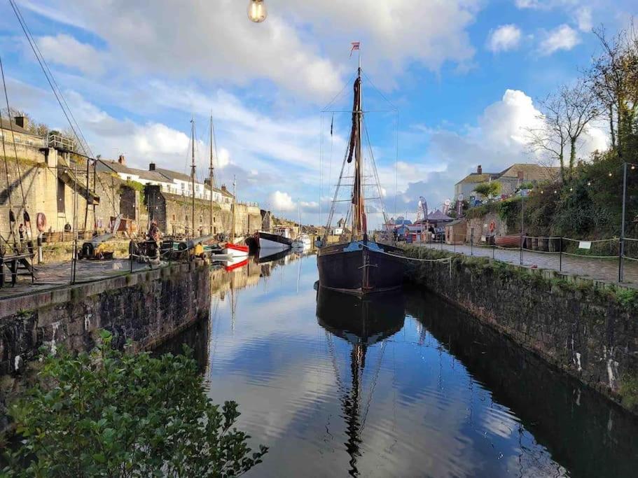 Stunning Yacht Sea Lion In Charlestown Harbour, Cornwall Hotel Buitenkant foto