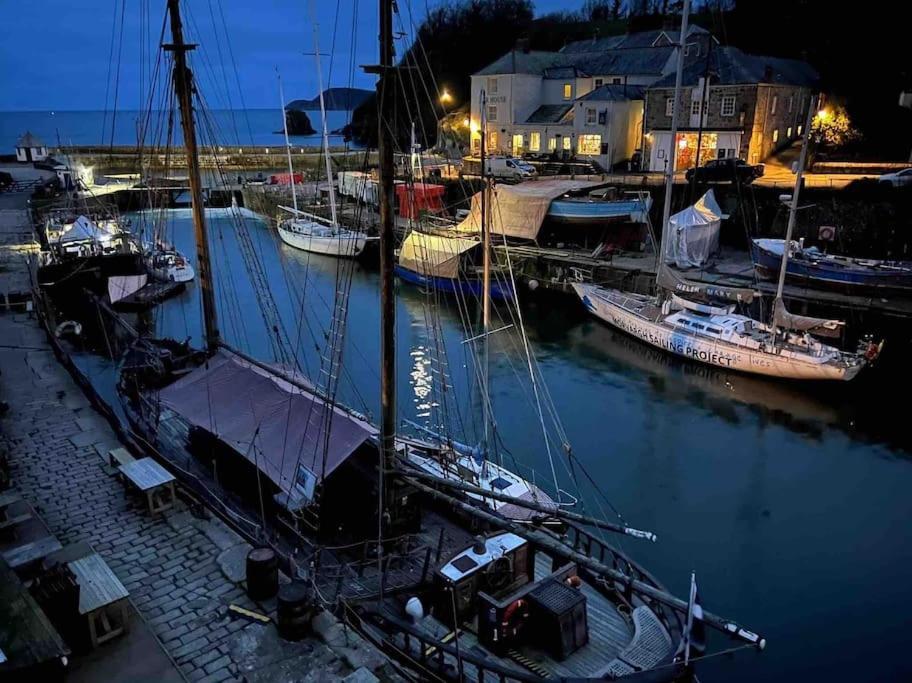 Stunning Yacht Sea Lion In Charlestown Harbour, Cornwall Hotel Buitenkant foto