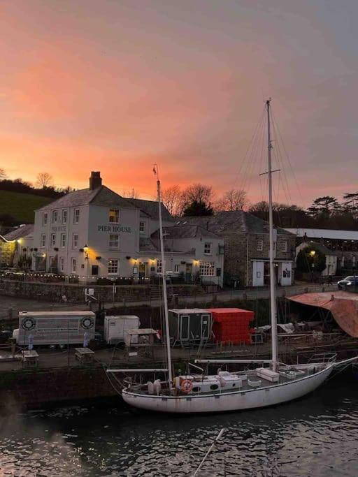 Stunning Yacht Sea Lion In Charlestown Harbour, Cornwall Hotel Buitenkant foto