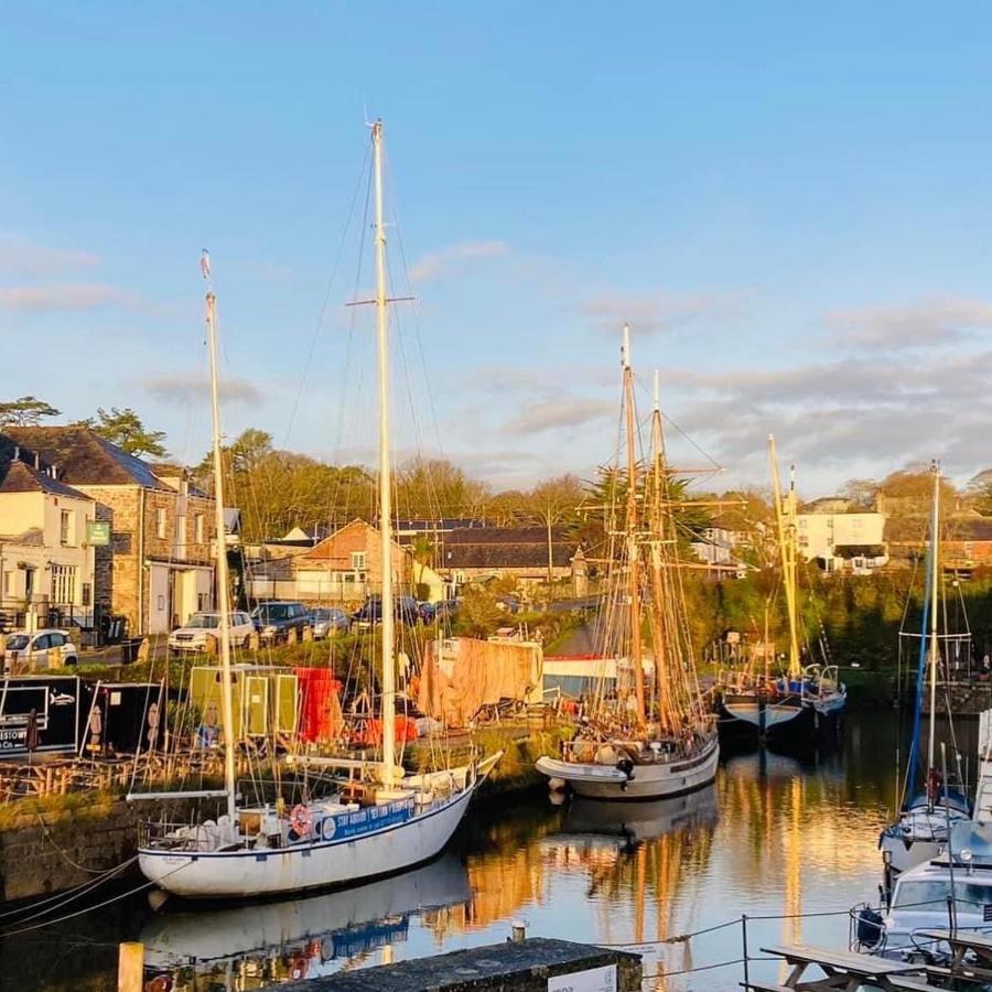 Stunning Yacht Sea Lion In Charlestown Harbour, Cornwall Hotel Buitenkant foto